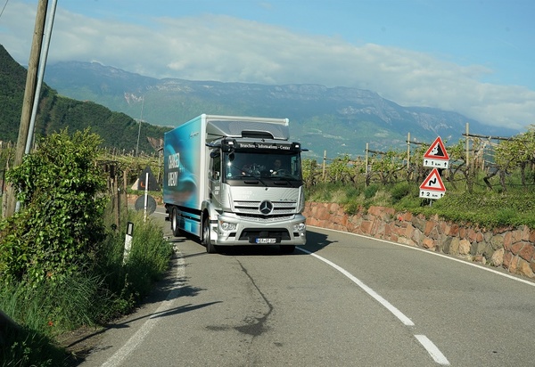 Mercedes-Benz eActros elétrico completa turnê de 5.000 km na Europa