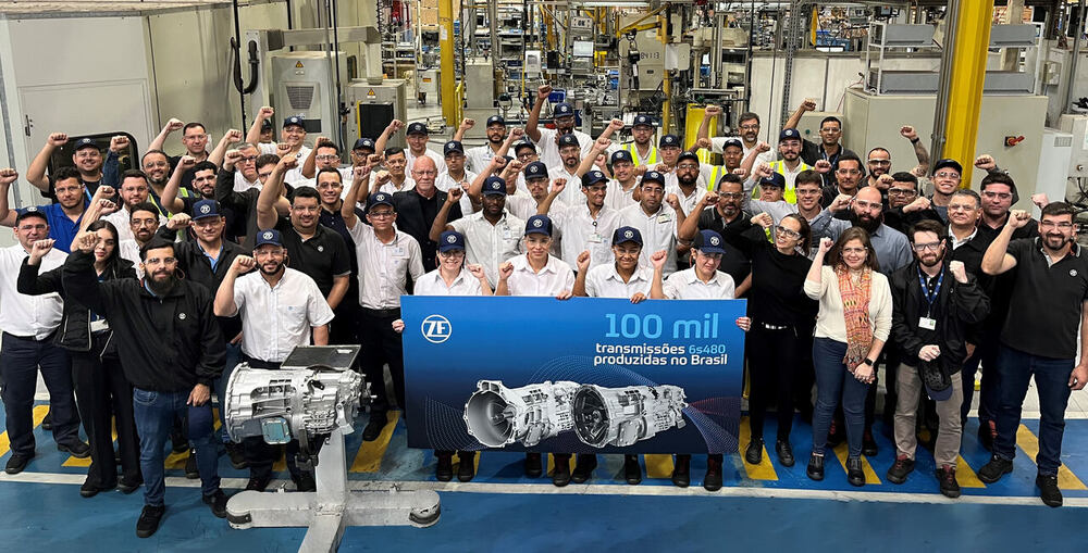 ZF comemora a produção de 100 mil transmissões 6S480 no Brasil