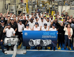 ZF comemora a produção de 100 mil transmissões 6S480 no Brasil