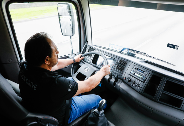 VWCO oferece curso gratuito de direção defensiva para caminhoneiros