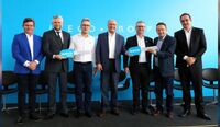 Iveco entrega caminhões e ônibus do Programa Renovação de Frota 