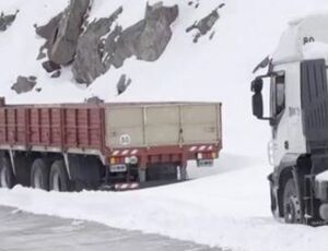 Caminhoneiros iniciam retorno ao RS após mais de duas semanas retidos devido à nevasca nos Andes