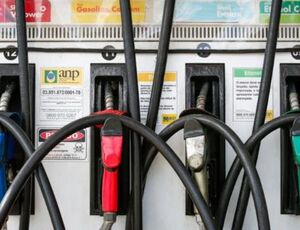 Petrobras reduz preço da gasolina e aumenta o diesel em R$ 0,25 por litro