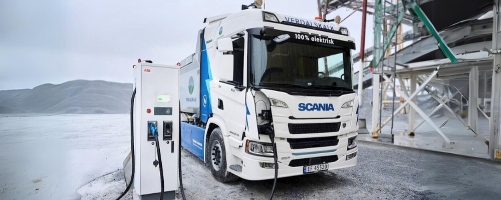 Scania assina acordo global e caminhões elétricos da marca poderão ter carregador mais rápido do mundo