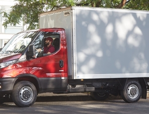 IVECO lança o Daily Hi-Matic, primeiro veículo comercial leve com transmissão automática produzido no Brasil