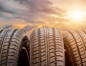 Confira 3 dicas essenciais para garantir eficiência dos pneus e evitar imprevistos em dias quentes