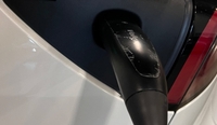 Ekoenergetyka atinge o padrão Tesla com a estação de carregamento fácil AXON