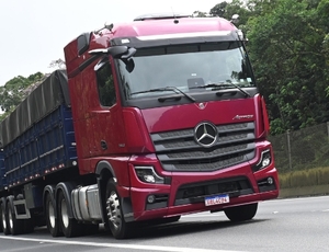 Avaliação: andamos no Actros 2653, o caminhão tecnológico da Mercedes-Benz