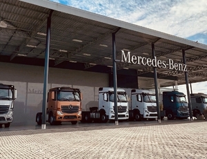 Banco Mercedes-Benz atinge R$ 1 bi em financiamentos de caminhões no segundo semestre de 2023