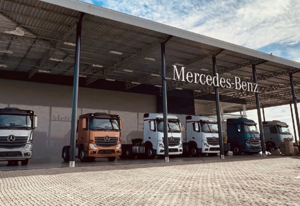 Banco Mercedes-Benz atinge R$ 1 bi em financiamentos de caminhões no segundo semestre de 2023