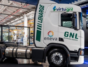 Eneva e Virtu compram 180 caminhões Scania movidos a GNL