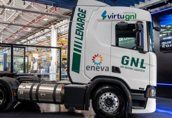 Eneva e Virtu compram 180 caminhões Scania movidos a GNL
