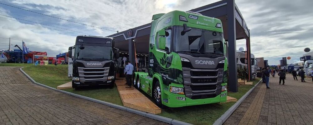 Scania expõe primeiro caminhão 100% movido a biodiesel na tração 6x2