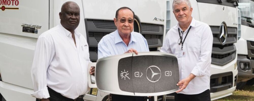 Asteca Hinomoto amplia frota e adquire 15 caminhões Mercedes-Benz