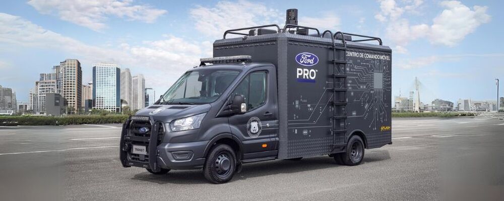 Ford Pro exibe Ranger e Transit em versões de polícia em feira de segurança em SP