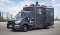 Ford Pro exibe Ranger e Transit em versões de polícia em feira de segurança em SP