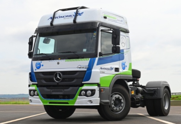 Mercedes-Benz lança caminhões movidos por controle remoto