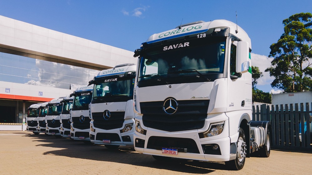 Corelog adquire oito caminhões extrapesados Mercedes-Benz Actros 
