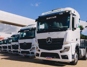 Corelog adquire oito caminhões extrapesados Mercedes-Benz Actros 
