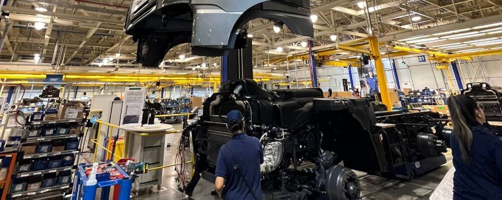 Emplacamentos de caminhões crescem 14,5% em janeiro; setor tem desafios com diesel e juros altos