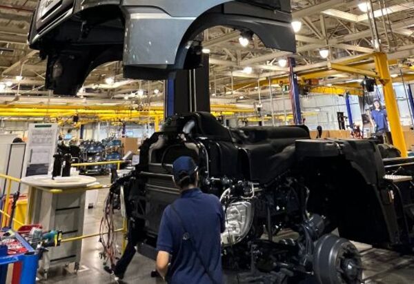 Emplacamentos de caminhões crescem 14,5% em janeiro; setor tem desafios com diesel e juros altos