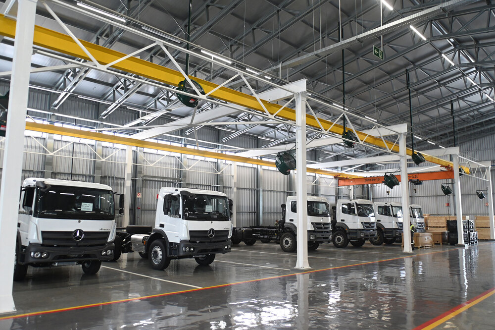 Mercedes-Benz amplia área para customização de caminhões e ônibus