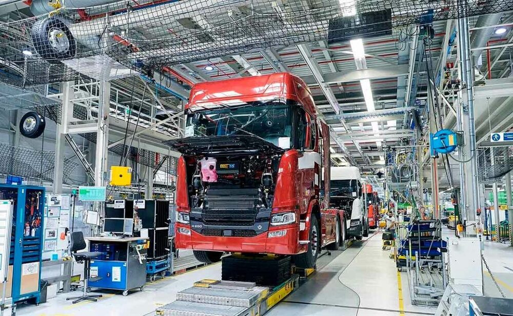 Produção e vendas de caminhões recuam em abril, aponta Anfavea