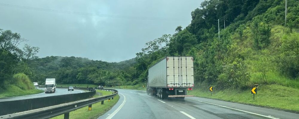 Frete volta a aumentar em maio, afirma Edenred Frete