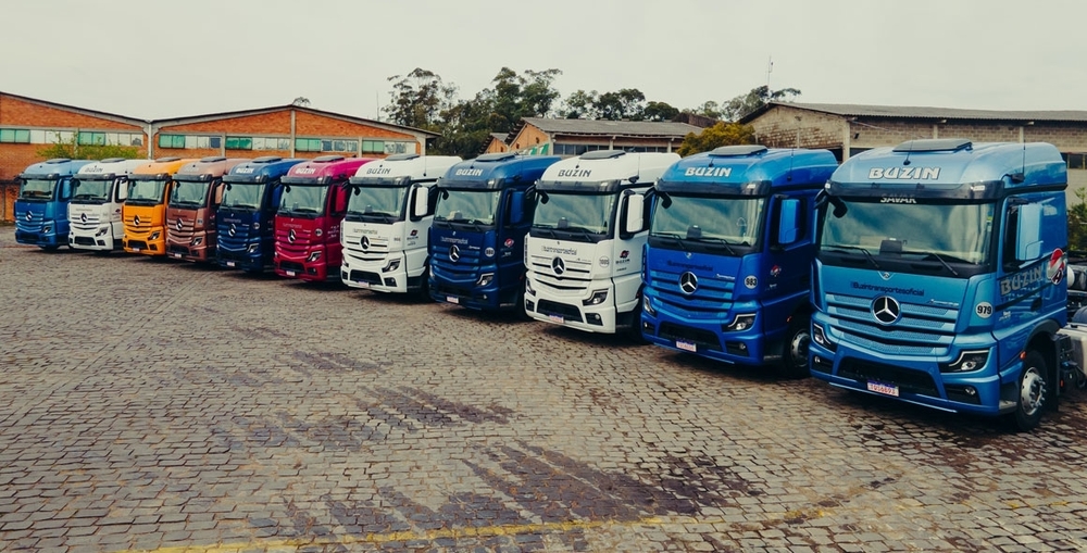Buzin Transportes amplia frota e adquire 20 caminhões Mercedes-Benz Actros Evolution
