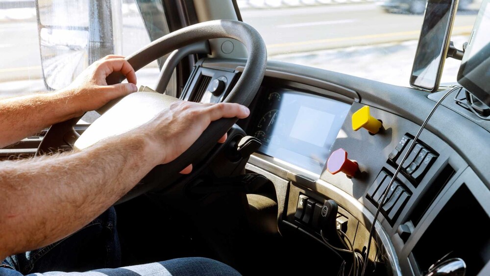 Empresa de SP cria sistema que só liga caminhão com motorista certo