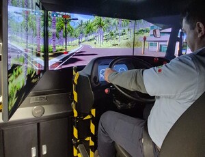 Dunlop e SEST SENAT oferecem experiência com simuladores na fábrica do Paraná