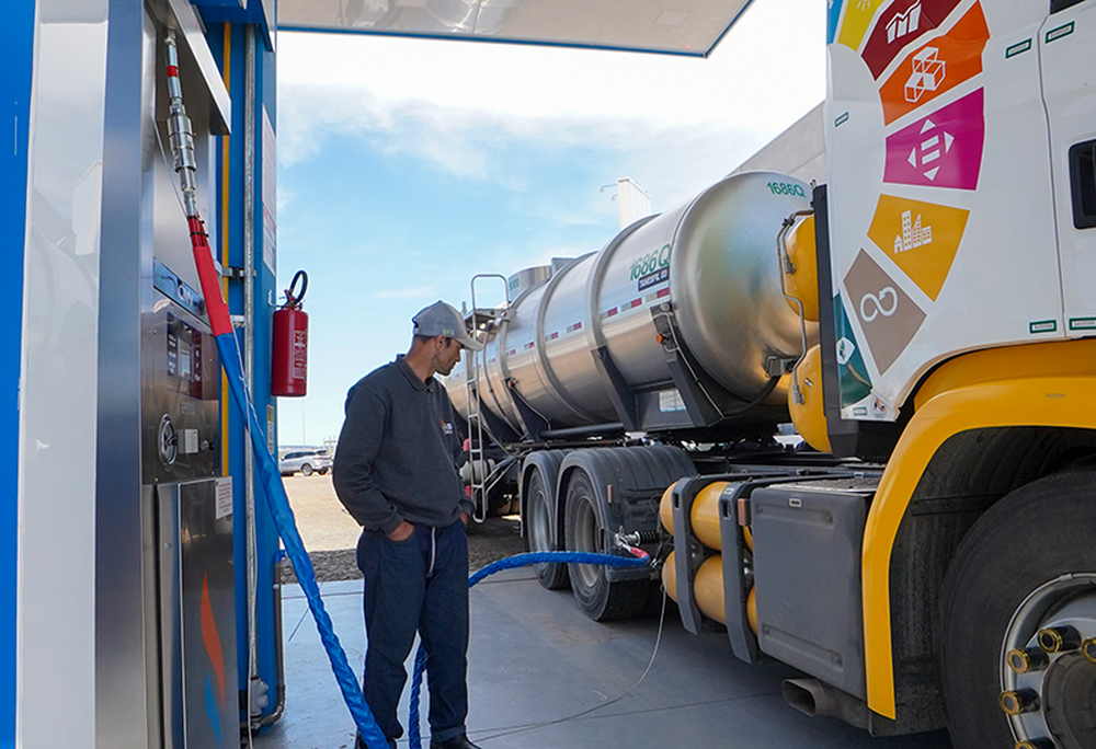 Maior posto de GNV para frota pesada do Brasil começa a operar no Paraná