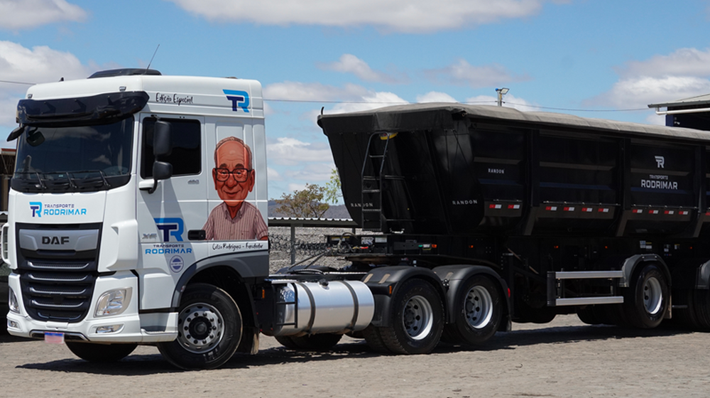 Rodrimar personaliza DAF XF para homenagear seu fundador