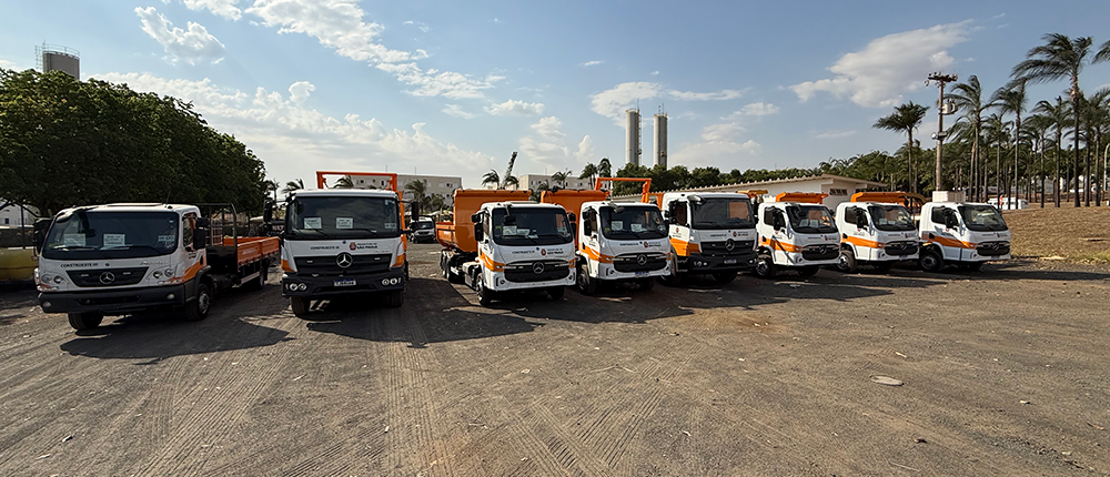 Rodobens e Mercedes-Benz realizam venda histórica de 114 caminhões para a Constroeste