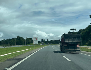 Caminhoneiros envelhecem e profissão perde novas gerações, alerta pesquisa