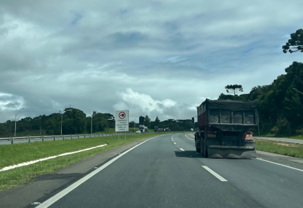 Caminhoneiros envelhecem e profissão perde novas gerações, alerta pesquisa