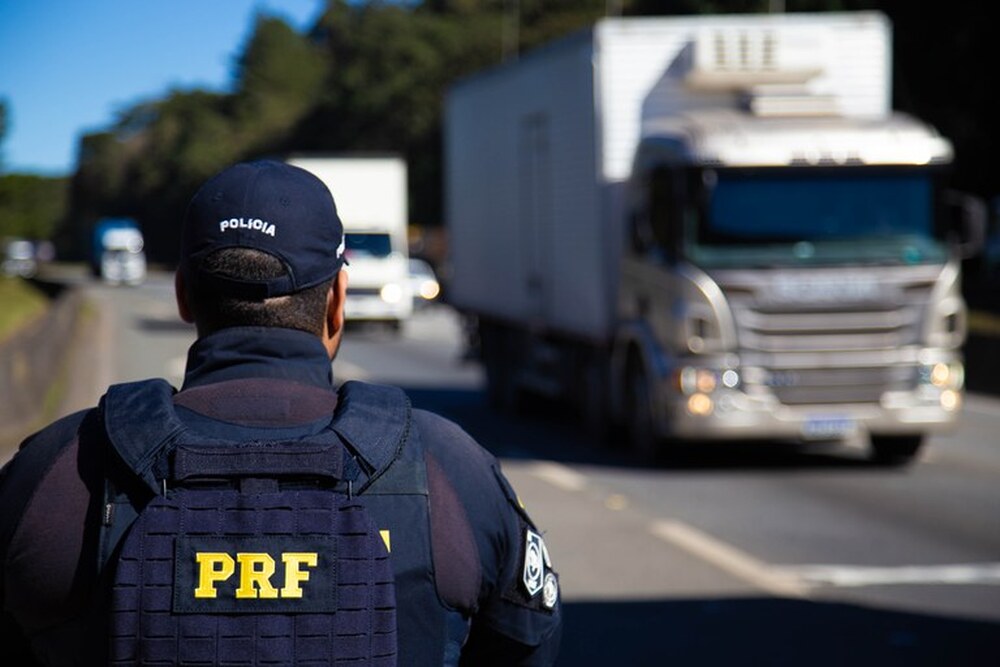Atenção, caminhoneiro: PRF terá restrição para veículos de carga no Carnaval 2026
