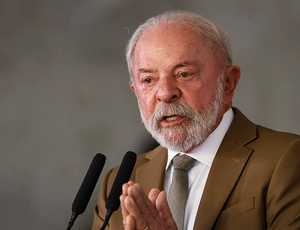 Lula zera imposto e subsidia diesel para conter alta do petróleo