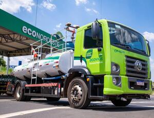 VW Caminhões e Ônibus avança com biocombustível 100% vegetal