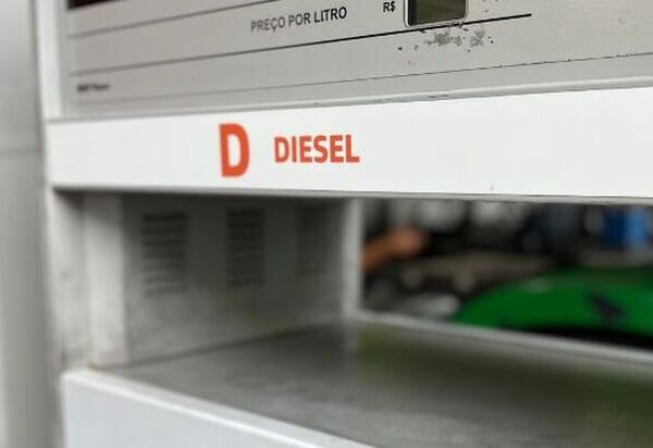 Diesel avança mais de 6% e mantém alta após reajuste da Petrobras