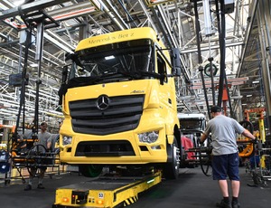 Emplacamentos de caminhões caem 21,1% no 1º trimestre, mas março reage