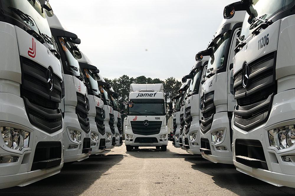 Jamef renova frota com 31 caminhões Mercedes-Benz