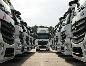 Jamef renova frota com 31 caminhões Mercedes-Benz