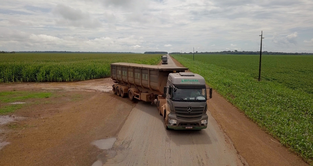 Botuverá adquire 36 unidades do Axor para transporte de grãos de milho