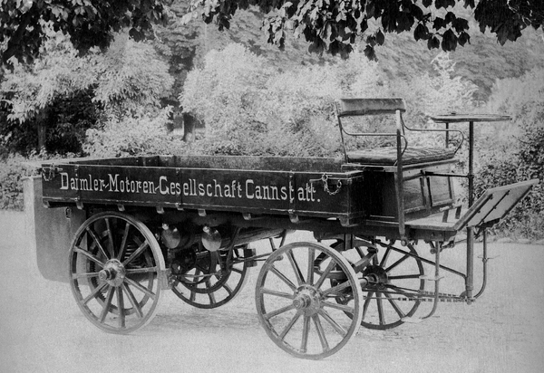Do primeiro caminhão ao futuro do transporte — Daimler Truck celebra 130 anos de inovação