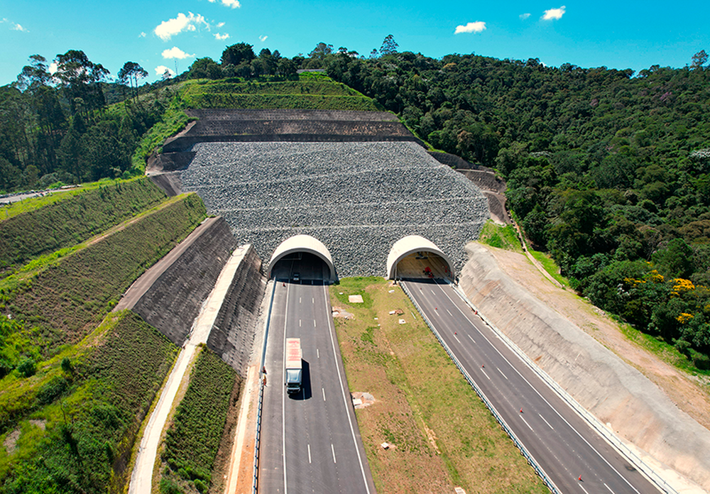 Via SP Serra orienta motoristas e reforça boas práticas para dirigir em túneis