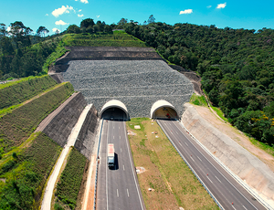 Via SP Serra orienta motoristas e reforça boas práticas para dirigir em túneis