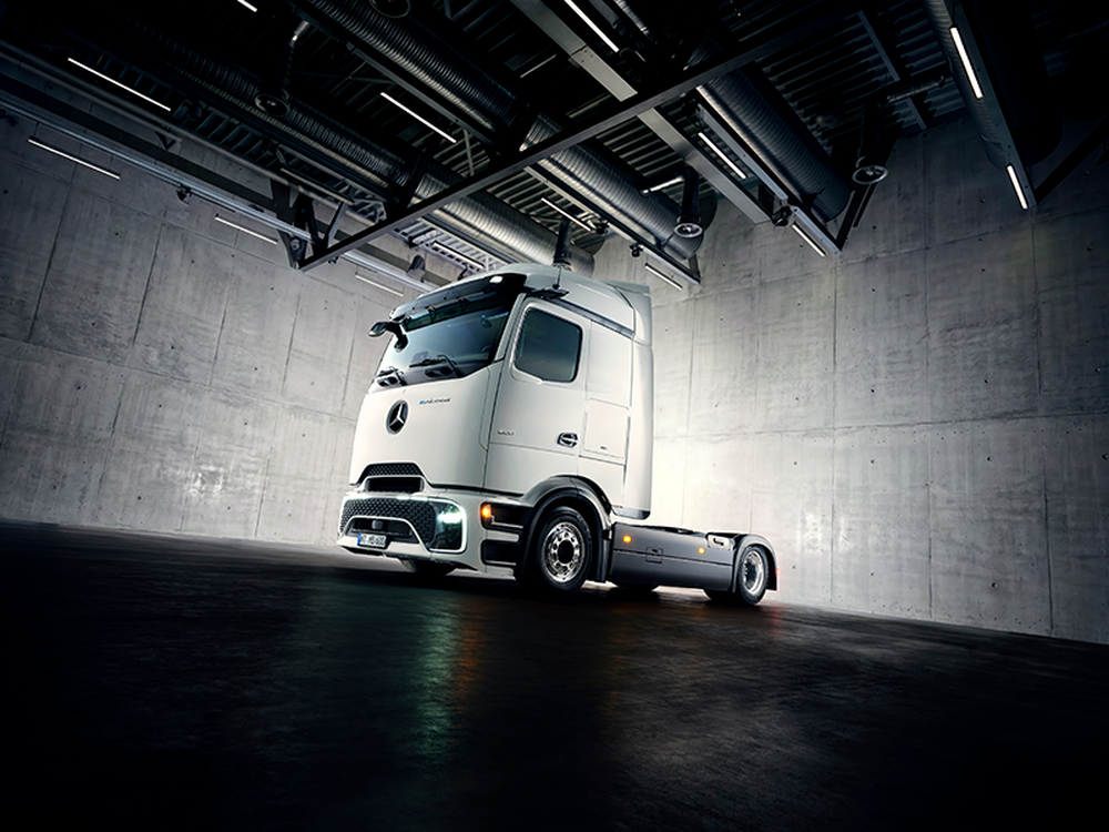 Mercedes-Benz eActros ganha versão Lowliner