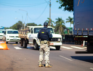 PRF alerta sobre direção defensiva para caminhões