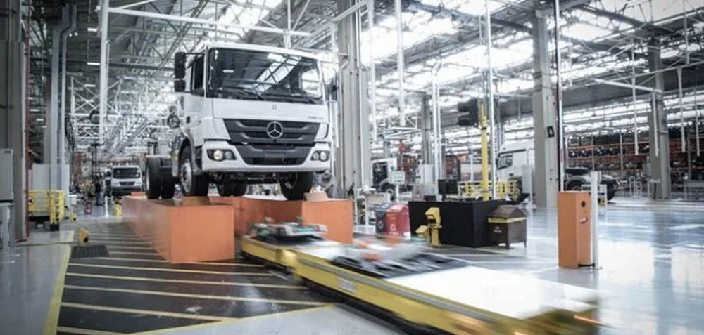 Mercado de caminhões reage em junho, mas previsão para 2026 cai